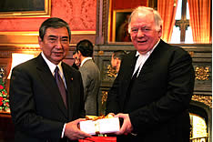 Mr Yohei Kono and Mr Michael Martin 