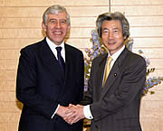 Foreign Secretary Straw pays a courtesy call on PM Koizumi 