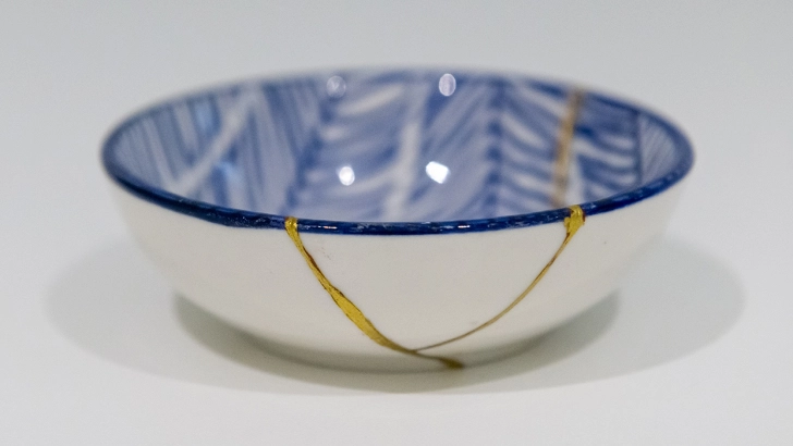 Img:bowl mended with gold