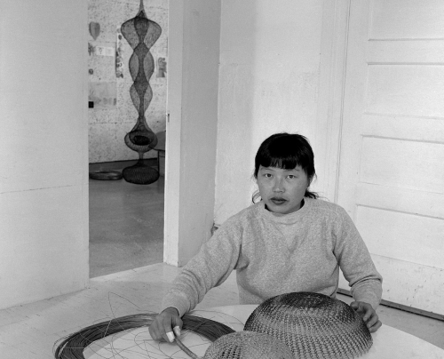 Img:Womansitting with basket and loapes