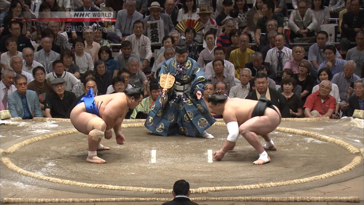 Img:Img:Two Sumo wrestler and one referee on the Sumo ring