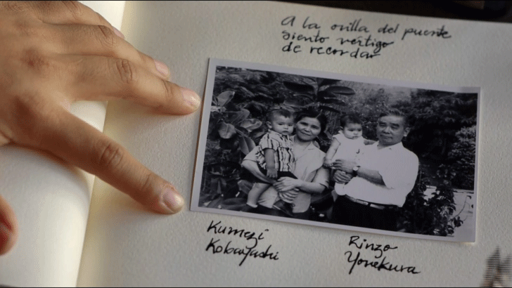 Img:Album photo of Parents and two children in B&W 