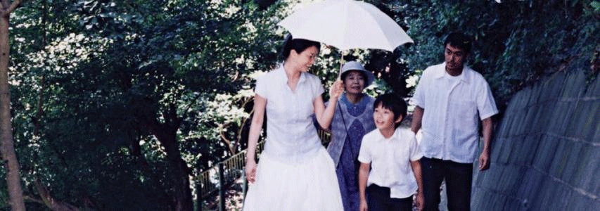 Img:family of 4 walking up hill