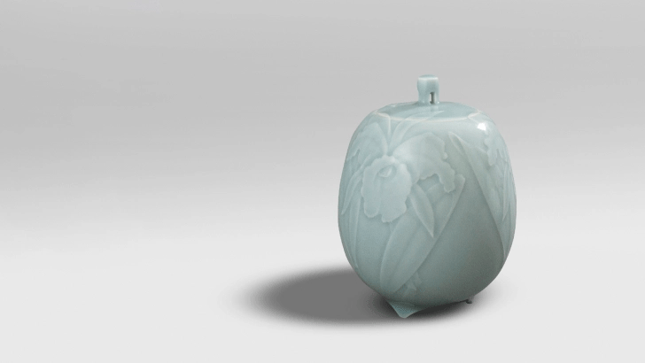 IMG:,pale blue pot