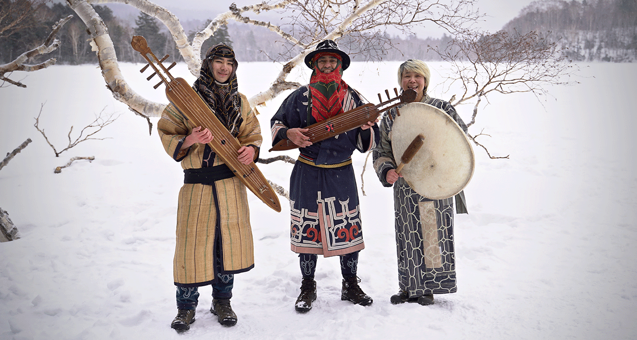 Img:Three Ainu with instulments in the snow
