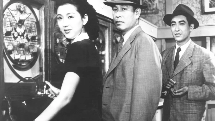 Img:Woman and two man playing Pachinko
