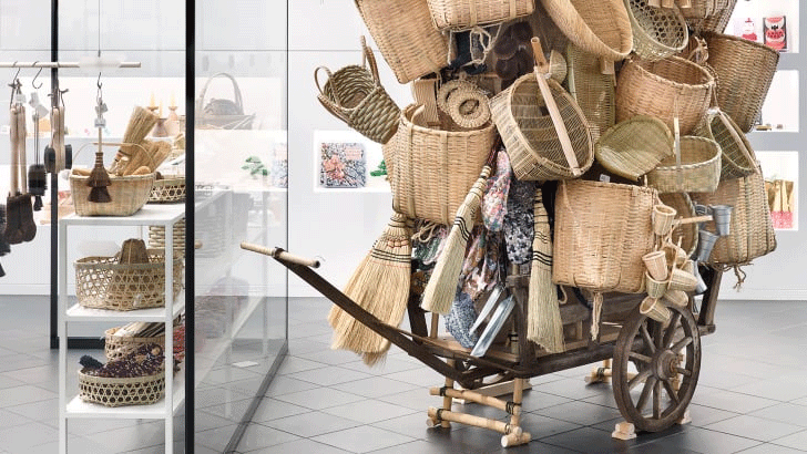 Img: display of Aramono