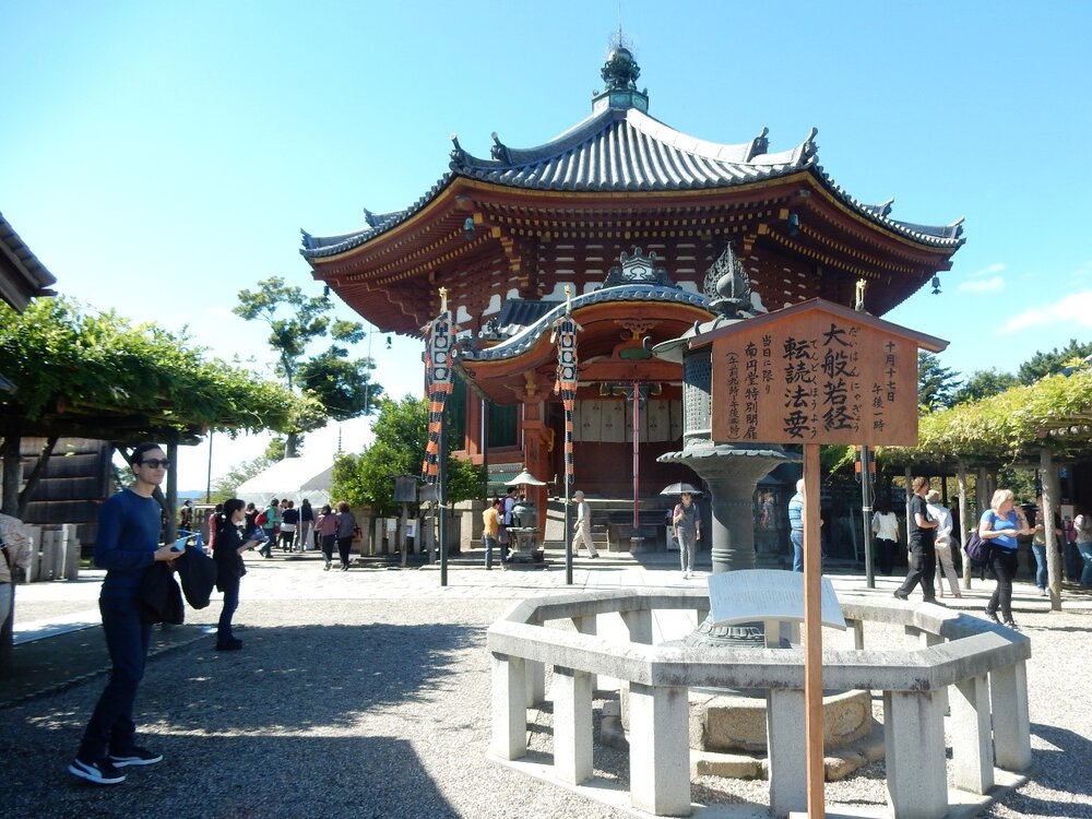 How Do They Read? Voices and Practices of Japanese Literature Translator