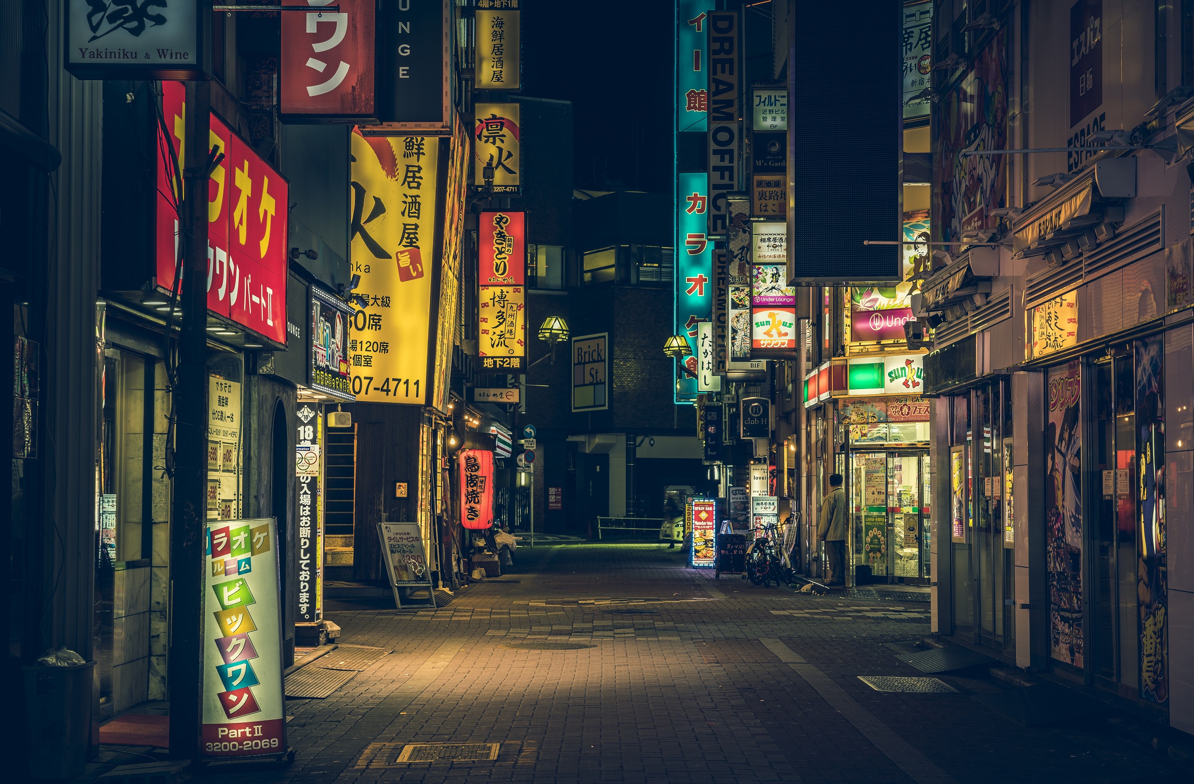  Poverty in the UK and Japan