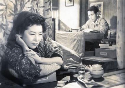 Img: 1950s black and white film, woman looks off into the distance