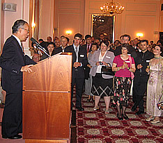 Ambassador Orita delivers a speech 